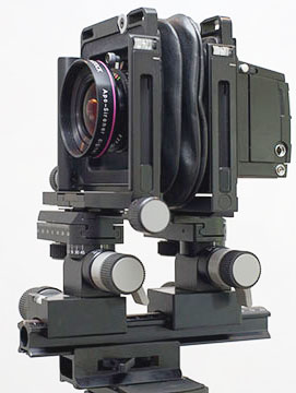 Это тоже цифровая камера - кардан Arca Swiss с цифрозадником PhaseOne P25