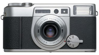 Fuji выпускает плёночный фотоаппарат класса 